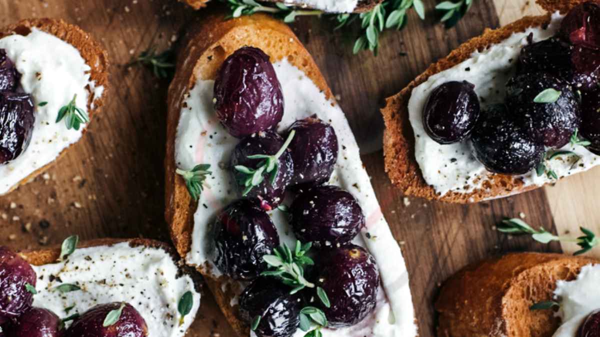 Image showing the Roasted Grape Crostini